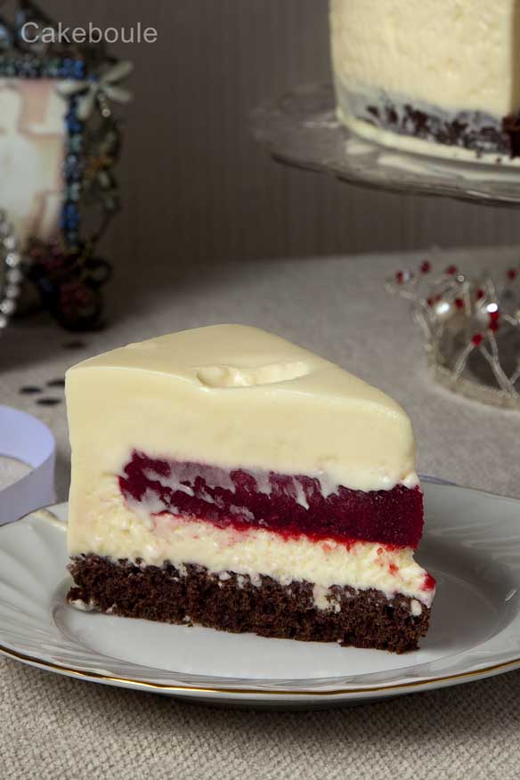 White chocolate raspberry mousse cake